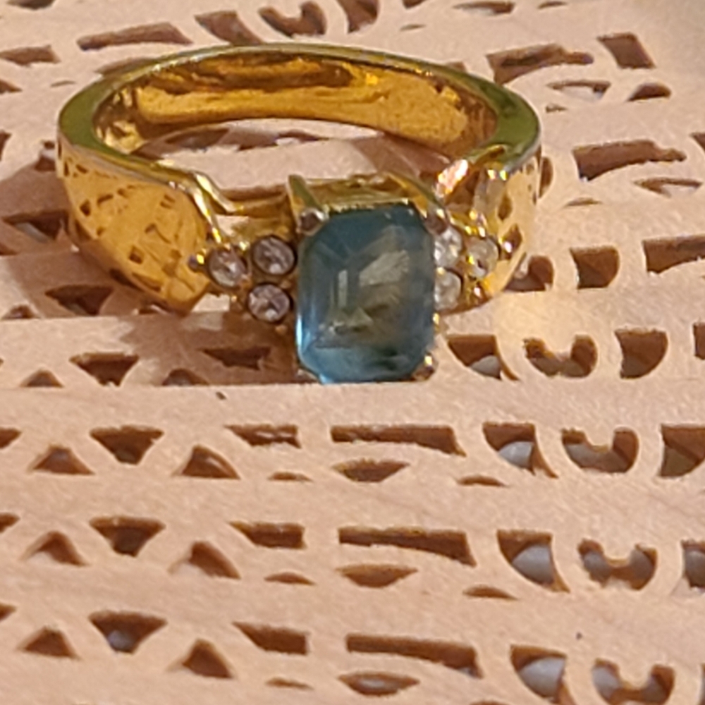 Size 8 ladies ring for sale